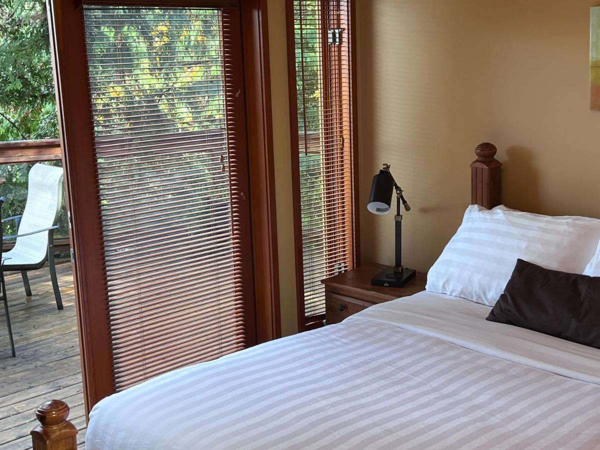 Sunshine Coast Resort Madeira Park Ngoại thất bức ảnh