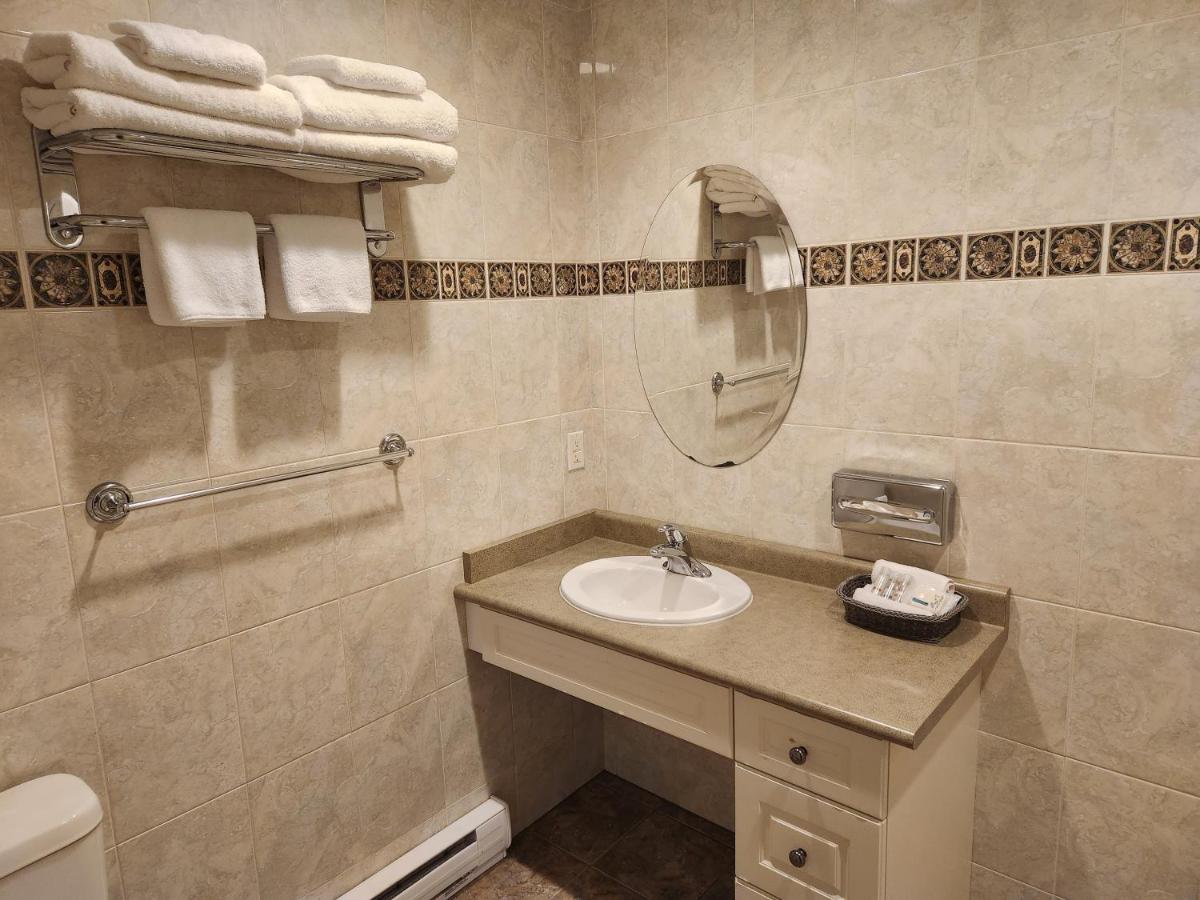 Sunshine Coast Resort Madeira Park Ngoại thất bức ảnh